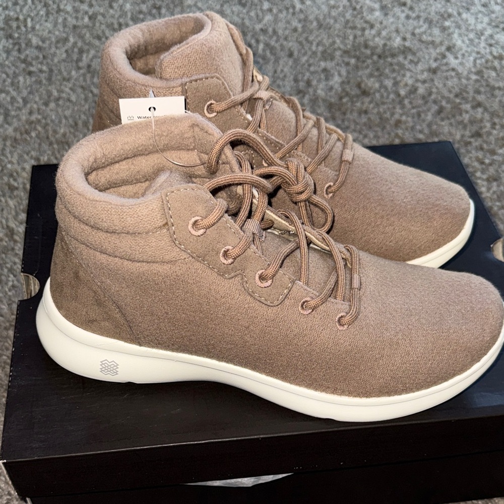 Men’s Tan high top casual sneakers